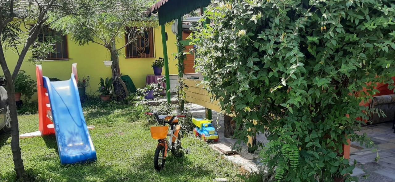 Kolonia E Artistave Alloggio in famiglia *